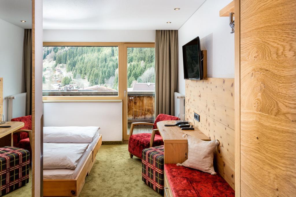 Hotel Garni Ernst Falch Sankt Anton am Arlberg Ngoại thất bức ảnh