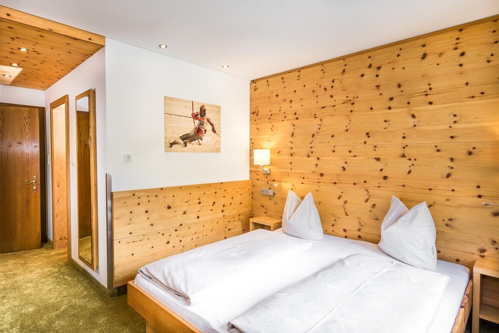 Hotel Garni Ernst Falch Sankt Anton am Arlberg Ngoại thất bức ảnh