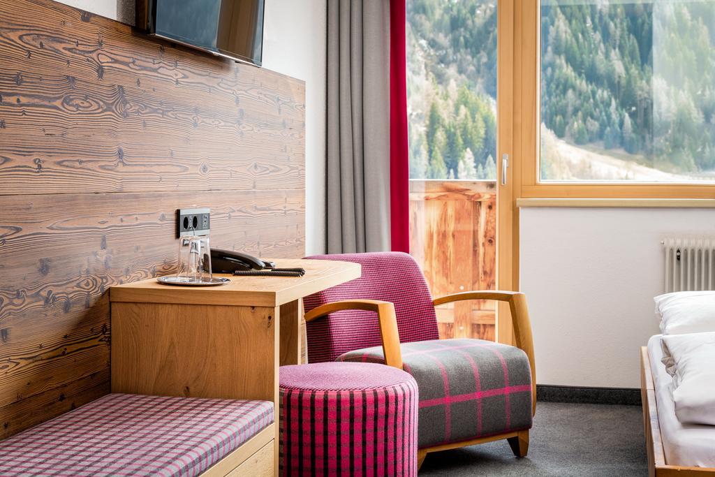 Hotel Garni Ernst Falch Sankt Anton am Arlberg Ngoại thất bức ảnh