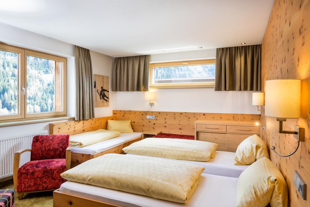 Hotel Garni Ernst Falch Sankt Anton am Arlberg Ngoại thất bức ảnh