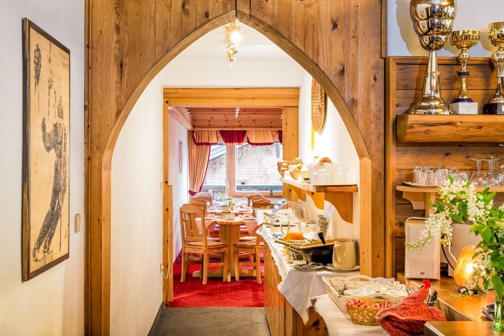 Hotel Garni Ernst Falch Sankt Anton am Arlberg Ngoại thất bức ảnh