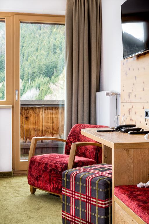 Hotel Garni Ernst Falch Sankt Anton am Arlberg Ngoại thất bức ảnh