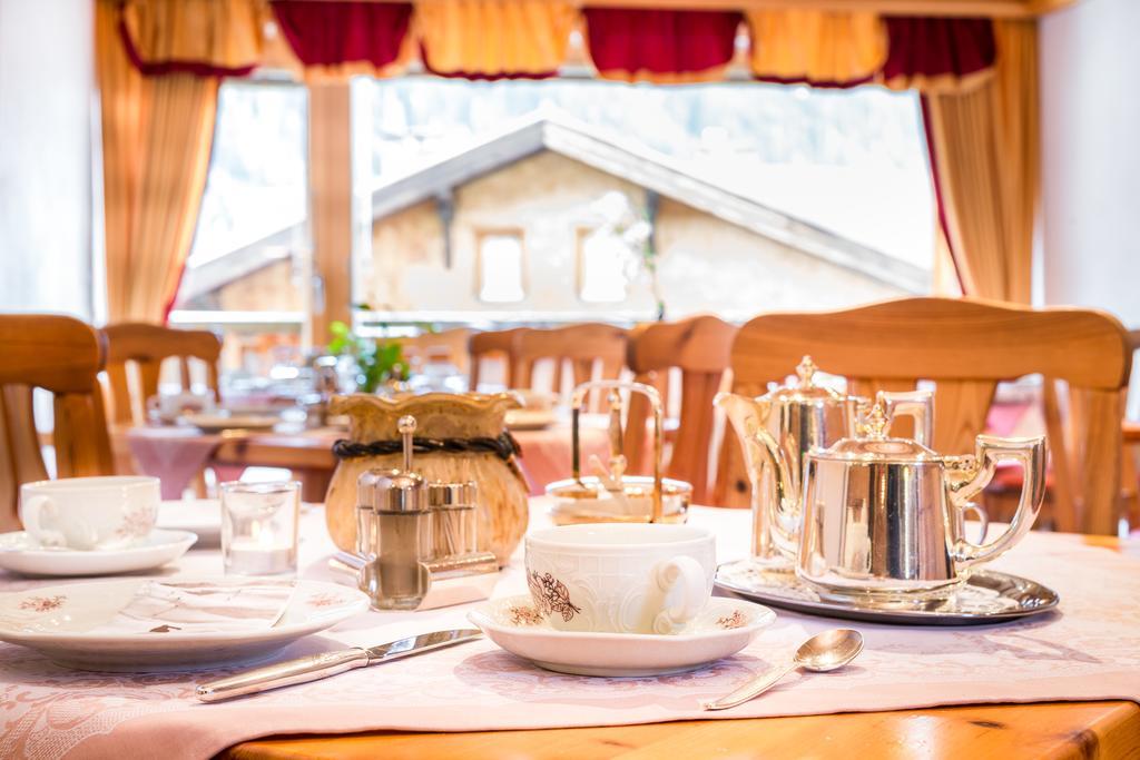 Hotel Garni Ernst Falch Sankt Anton am Arlberg Ngoại thất bức ảnh