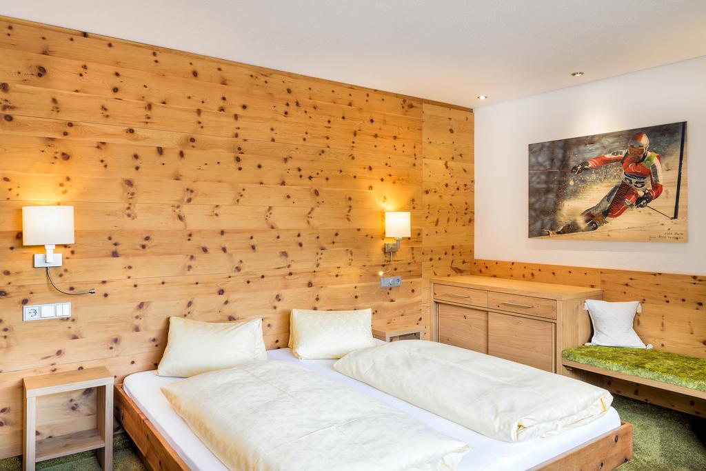 Hotel Garni Ernst Falch Sankt Anton am Arlberg Ngoại thất bức ảnh